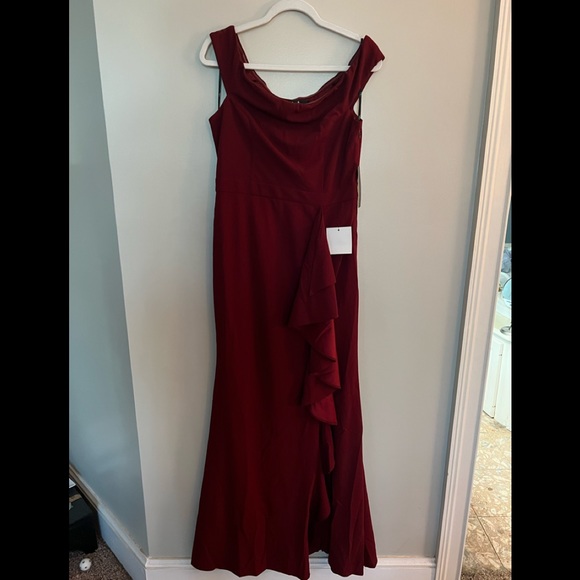 Dress - Picture 1 of 4